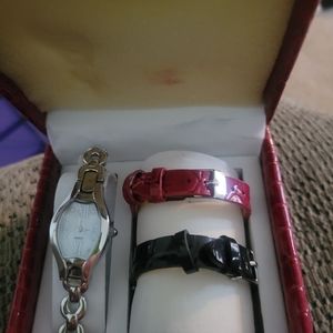 Quartz watch + 2 leather bands